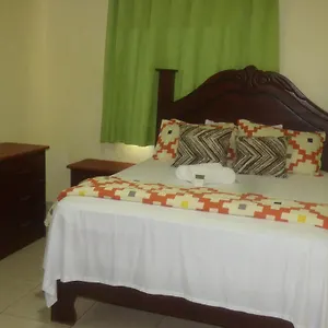 Enrique I Gazcue, Hostel